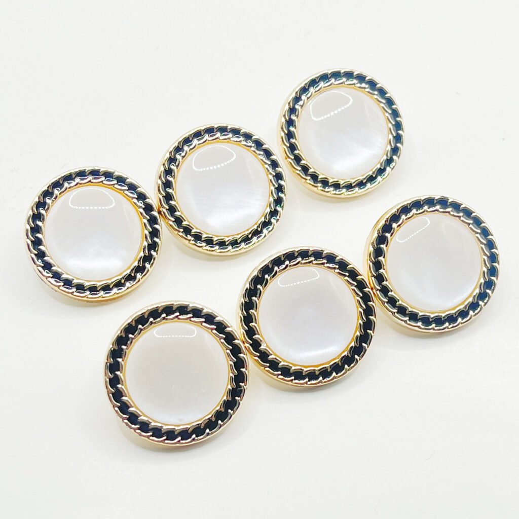 Chic Golden Circular Chain Lace Cat-eye Pearl Button