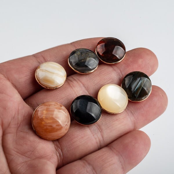 High-end Little Fragrant Style Round Resin and Metal Composite Button