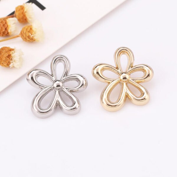 Hollow Flower Metal Buttons, Elegant Cocomelon Style Sew-On Buttons, High-End Metal Fasteners for Garment