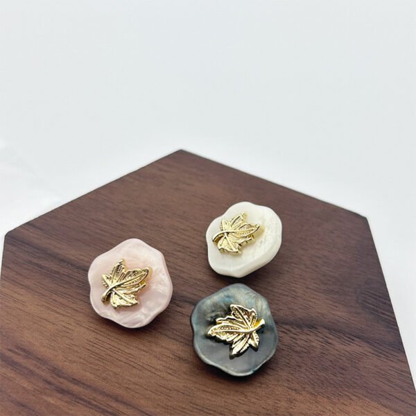Irregular Imitate Maple Leaf Resin and Metal Two-tone Button