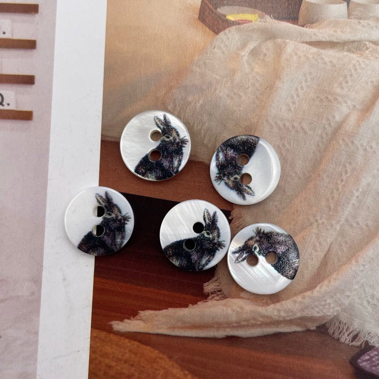 Natural Minimalist Rabbit Pearl Shell Two-Hole Button