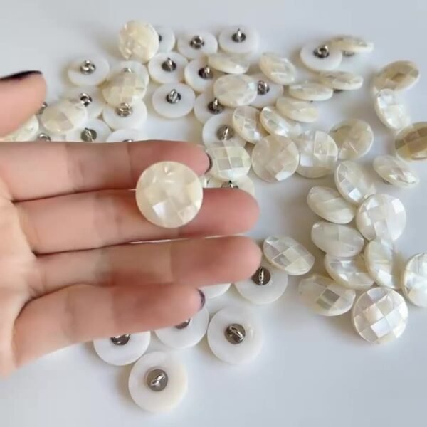 Natural White Butterfly Shell High-Grade Metal Scaffolding Button