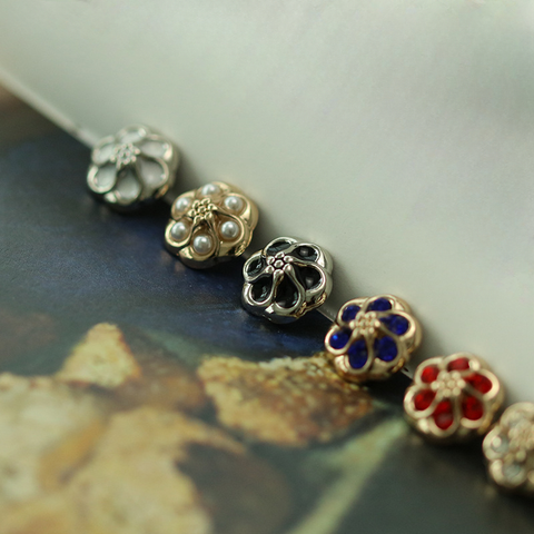 Pearl and Diamond-encrusted Metal Small Flower Button Exquisite