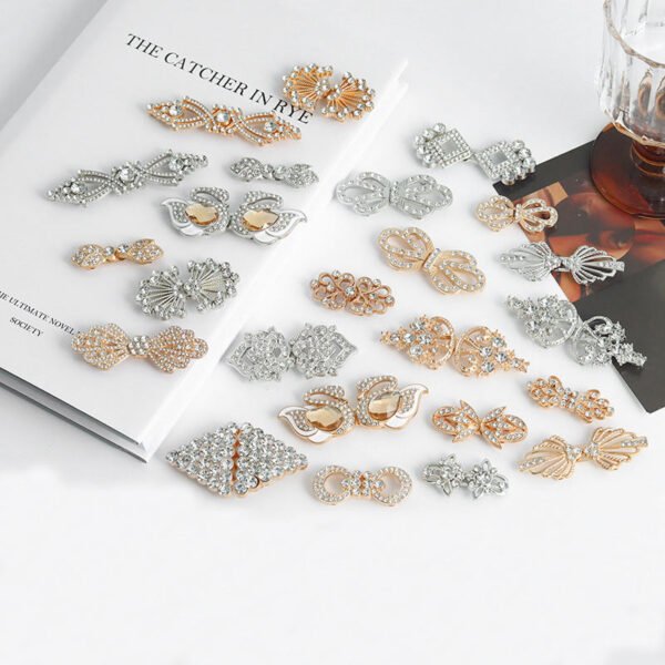 Wholesale High Quality Luxury Zinc Alloy with Rhinestones Button Washable for Women Clothing